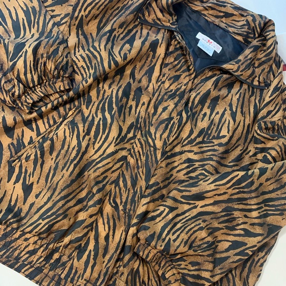 Stunt Sports Jackets & Blazers - Vintage 💯 Silk Tiger Print Windbreaker